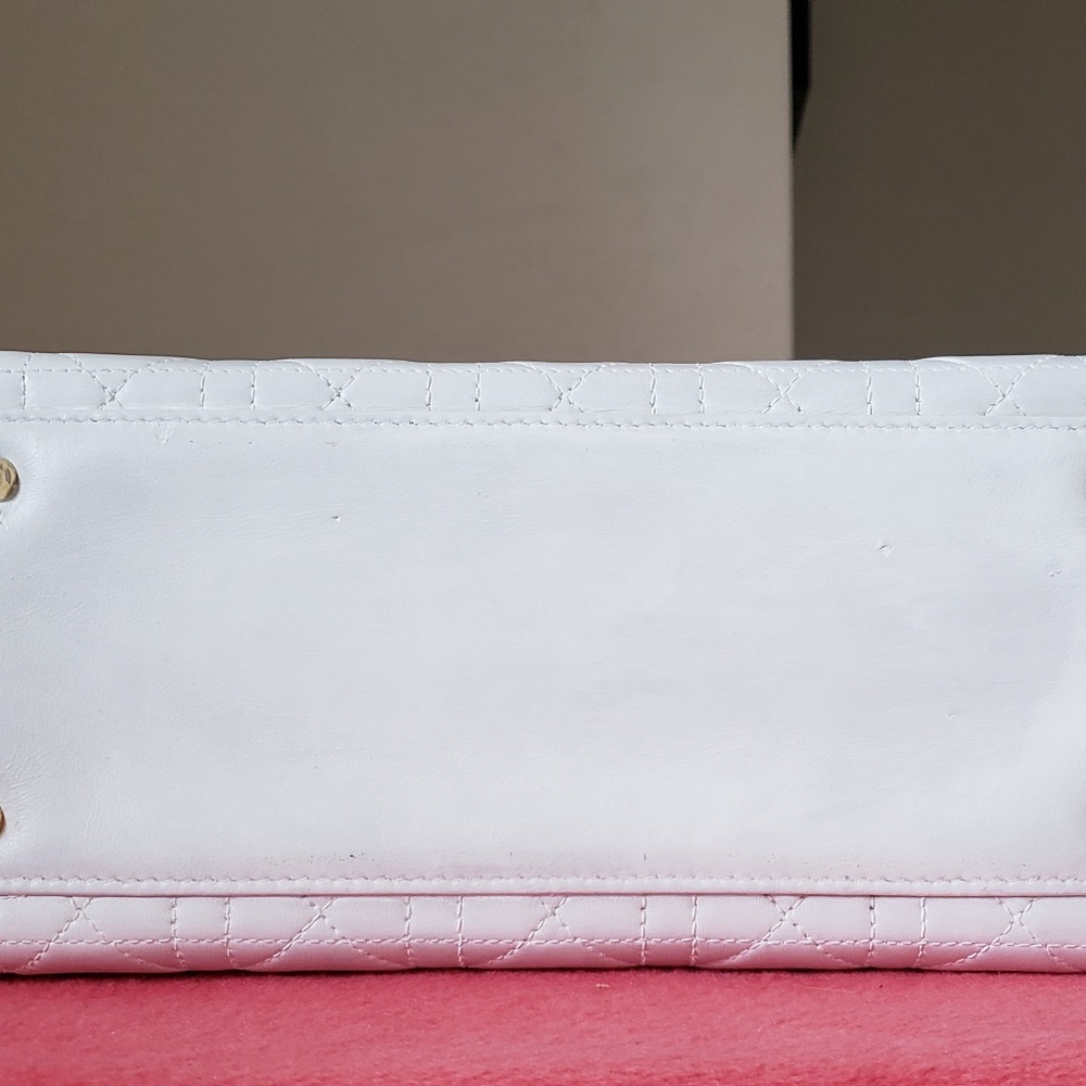 Lady dior is medium off white Lambskin bag - Picture 5 of 8